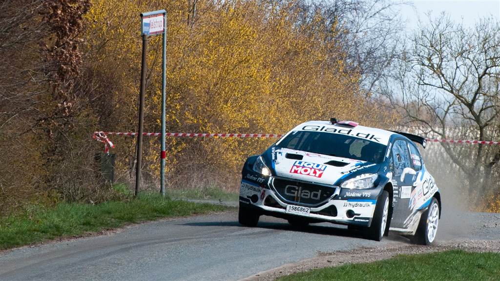 Vinder af første afdeling af Danmarksmesterskabet, Kenneth Madsen og Mette Felthaus, Peugeot 208 R5.
(Foto: Viggo Johansen, rallypics.dk)